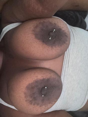 Nunu, 25  female escort, North Mississippi
